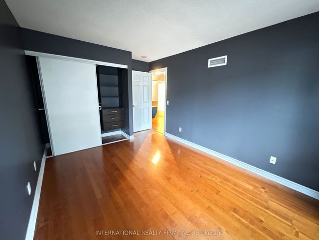 2308 - 763 Bay St, Condo with 1 bedrooms, 1 bathrooms and 1 parking in Toronto ON | Image 10