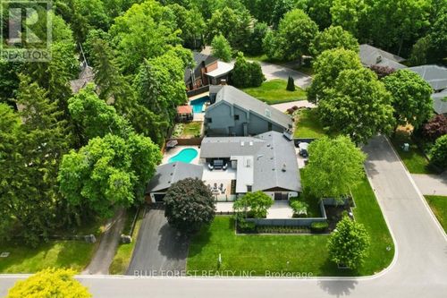 2 Hampton Cres, London, ON, N6H2N8 | Card Image