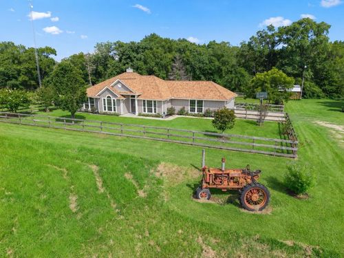 18964 Old Bundick Rd, Hearne, TX, 77859-9218 | Card Image