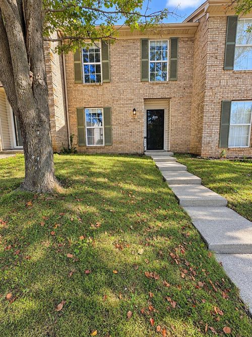 323 Houston Creek Dr, Paris, KY, 40361-2484 | Card Image