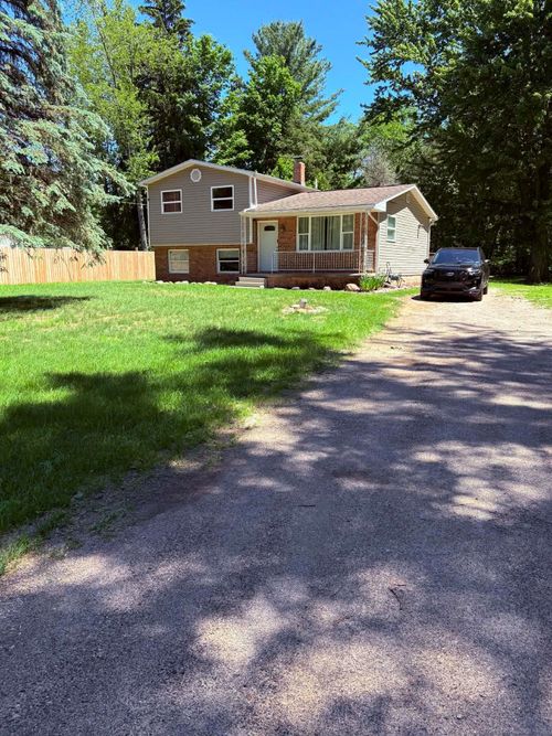 8181 Bray Road, Arbela Township, MI, 79003 | Card Image