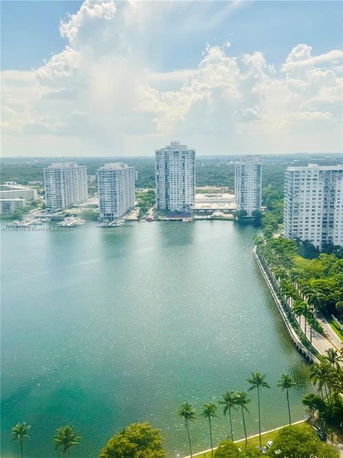 ph03-18181 Ne 31st Ct, Aventura, FL, 33160-2655 | Card Image