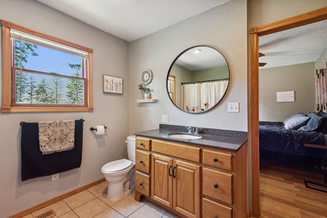 Main Floor Bath | Image 10