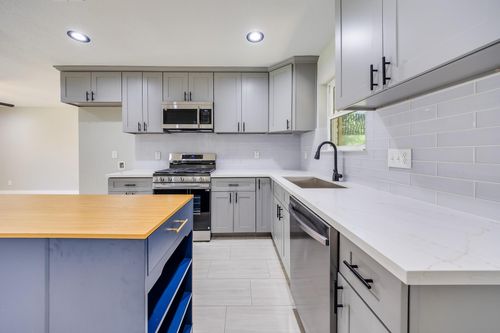 6201 Carew St, Houston, TX, 77074-7411 | Card Image