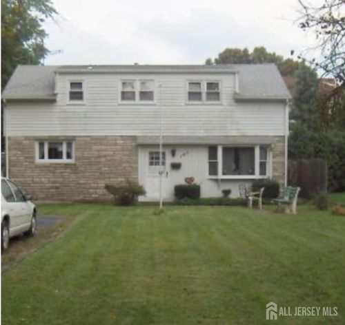 107 Zoar Pl, Middlesex, NJ, 08846-1677 | Card Image