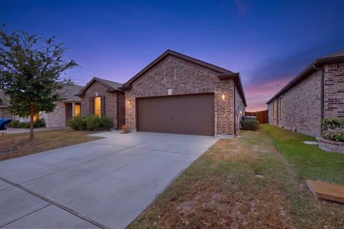600 Bronze Forest Dr, Fort Worth, TX, 76131-3033 | Card Image