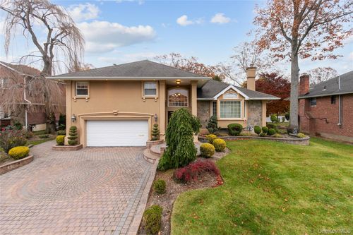 188 Rhododendron Dr, Westbury, NY, 11590-1246 | Card Image