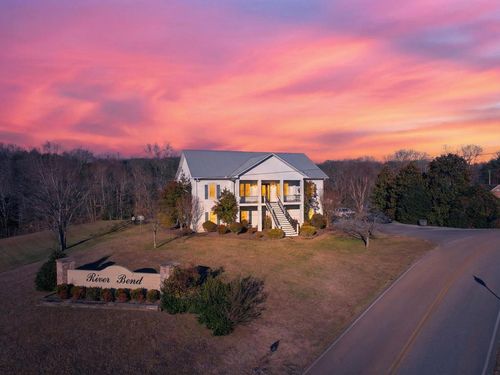 77 River Front Dr, Sparta, TN, 38583-7325 | Card Image