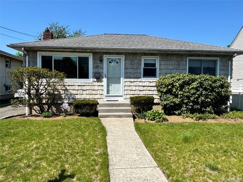 245 Garden St, Westbury, NY, 11590-3842 | Card Image