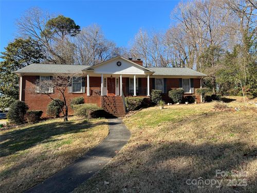 319 N Peterson St, Stanley, NC, 28164-1840 | Card Image
