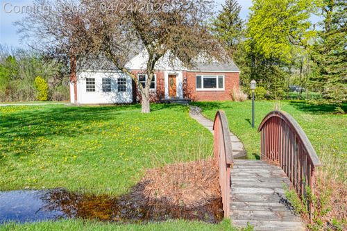 19150 Rainbow Dr, Lathrup Village, MI, 48076-3310 | Card Image