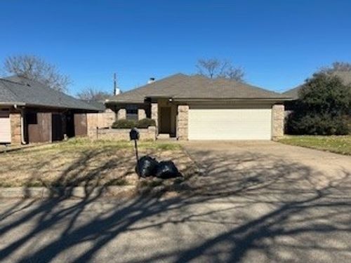 4211 Meadow Park Dr, Arlington, TX, 76017-2365 | Card Image
