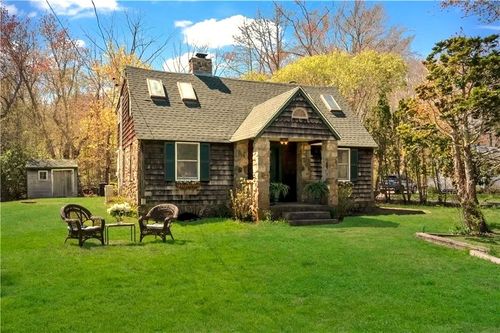 1 Mohawk Trl, Narragansett, RI, 02882-1809 | Card Image