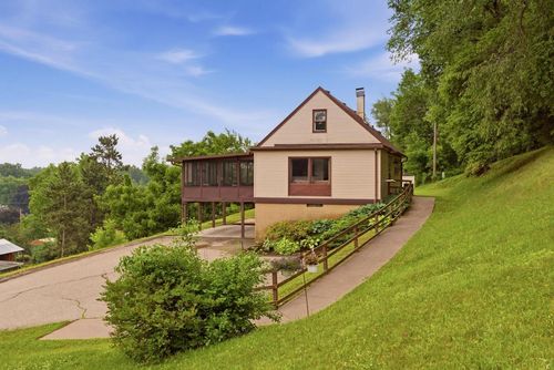 713 2nd Street S, La Crescent, MN, 55947 | Card Image