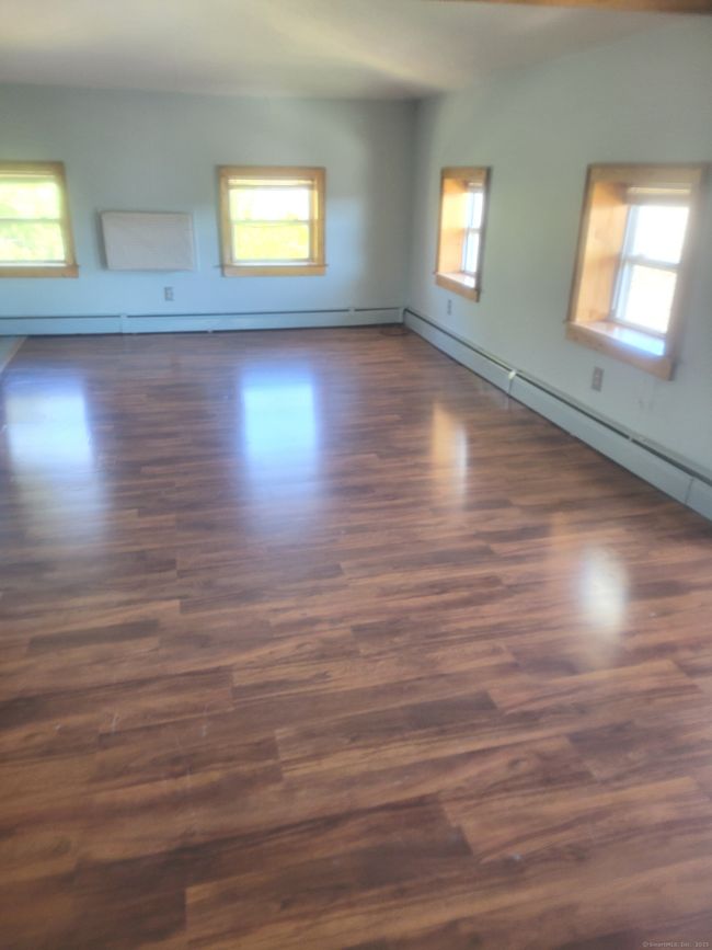 APT-3 - 70 Skinner St, Home with 3 bedrooms, 2 bathrooms and 8 parking in East Hampton CT | Image 4