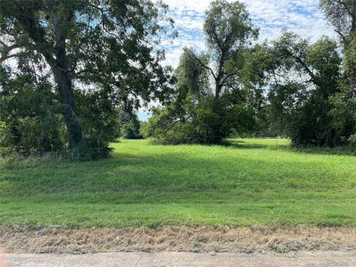 106 Horse Shoe Trl, Angleton, TX, 77515-9057 | Card Image