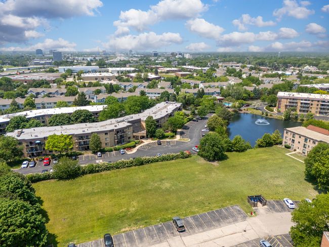 APT-214 - 5550 Astor Ln, Condo with 2 bedrooms, 1 bathrooms and 2 parking in Rolling Meadows IL | Image 23