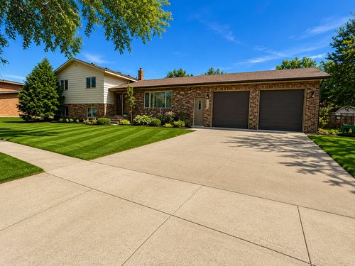 325 S Ash St, Crookston, MN, 56716-1905 | Card Image