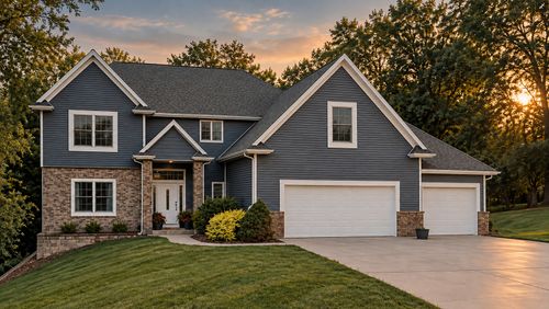 18660 270th St, Eldridge, IA, 52748-9407 | Card Image