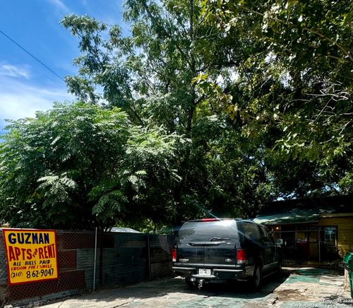 3015 S Flores St, San Antonio, TX, 78204-2634 | Card Image