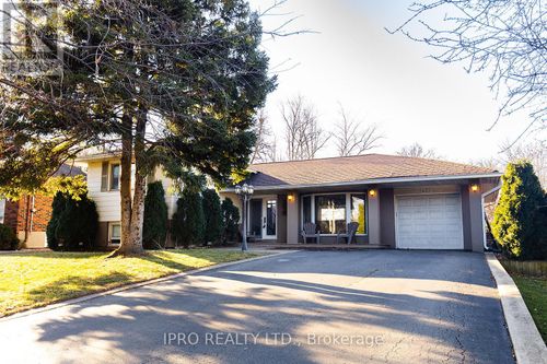 452 Southland Cres, Oakville, ON, L6L3N8 | Card Image