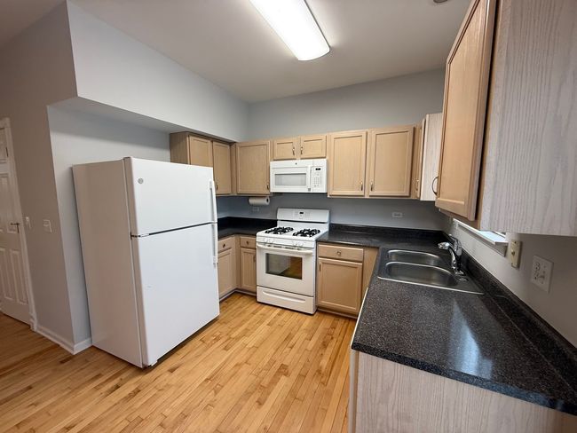 1493 - 1493 Sashay Ct, Townhouse with 2 bedrooms, 2 bathrooms and 2 parking in Gurnee IL | Image 10
