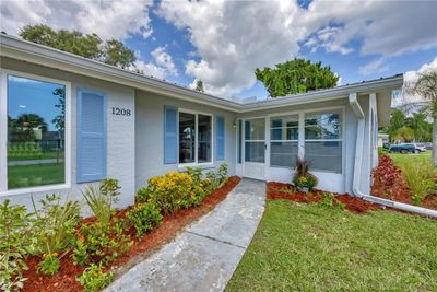 1208 Laurel Avenue, House other with 2 bedrooms, 2 bathrooms and null parking in VENICE FL | Image 3