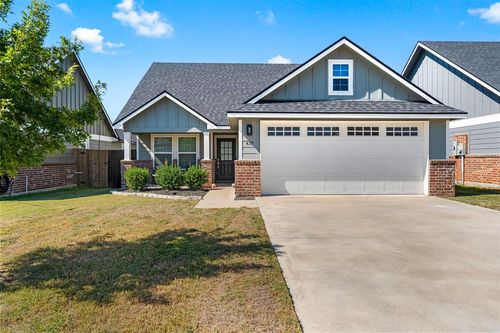 429 Travis Dr, McGregor, TX, 76657-1026 | Card Image