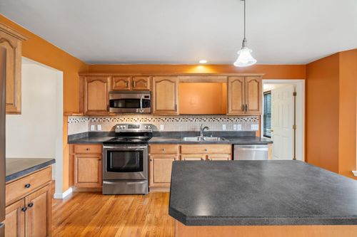 9 Utopian Pl, Walden, NY, 12586-1313 | Card Image