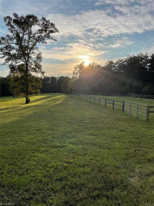 1984 Horseshoe Rd, Westfield, NC, 27053-8346 | Card Image