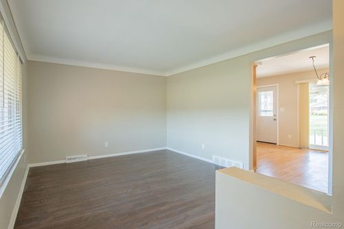 30705 Longfellow Ave, Madison Heights, MI, 48071-2064 | Card Image