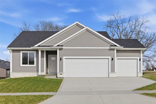 900 Walnut Dr, Norwalk, IA, 50211-8023 | Card Image