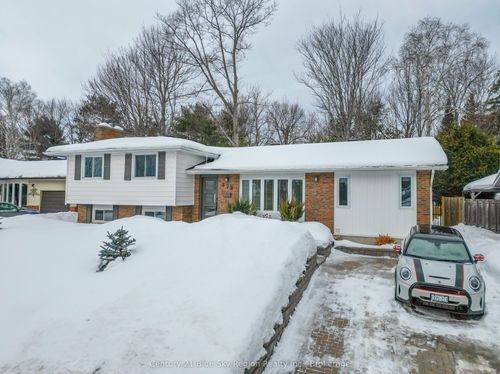 372 Camelot Dr, North Bay, ON, P1A3K7 | Card Image