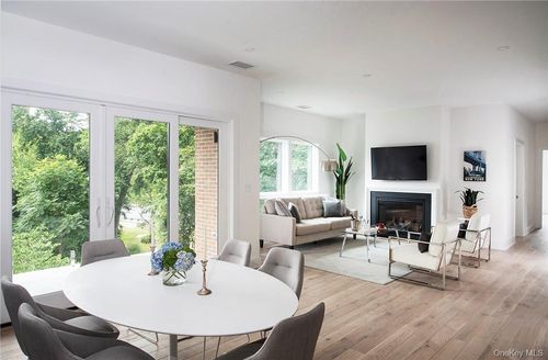 ph2-8 Boulevard, Pelham, NY, 10803 | Card Image