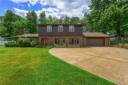 106 Colonial Way, Aliquippa, PA, 15001-1425 | Card Image