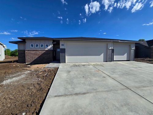 1008 Se 8th Cir, Newton, KS, 67114-7522 | Card Image