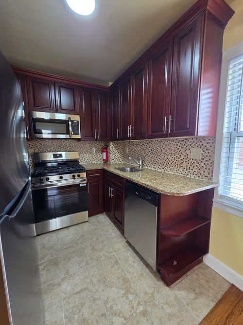 2-5 Bay Ave, Bloomfield, NJ, 07003-3705 | Card Image