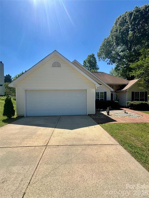 106 Old Willow Rd, Mooresville, NC, 28115-3209 | Card Image