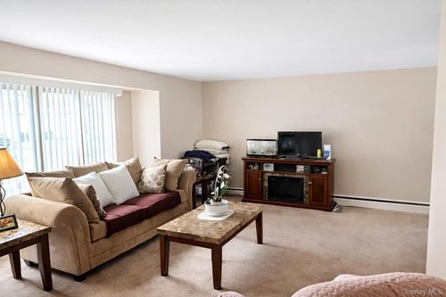 10 Wisteria Way, Commack, NY, 11725-2727 | Card Image