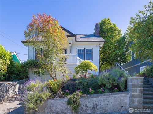 331 Ne 53rd St, Seattle, WA, 98105-3728 | Card Image