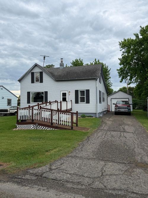 11 4th St N, Sabin, MN, 56580-4009 | Card Image
