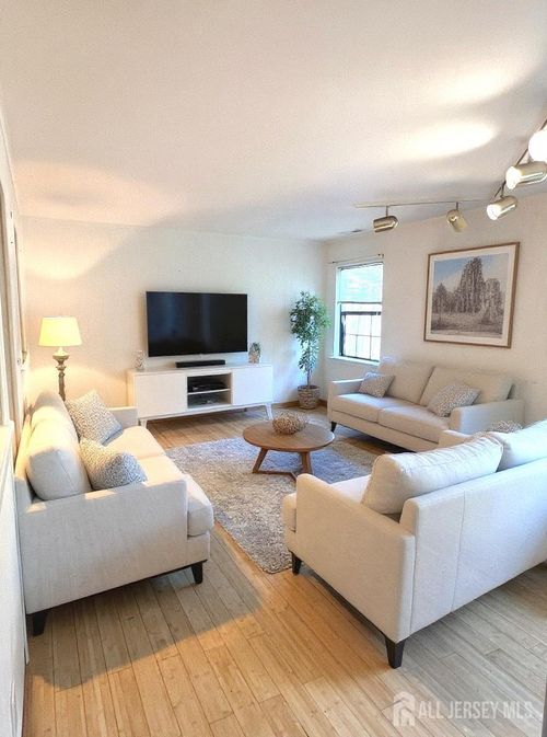 18 Adams Ct, East Brunswick, NJ, 08816-4053 | Card Image