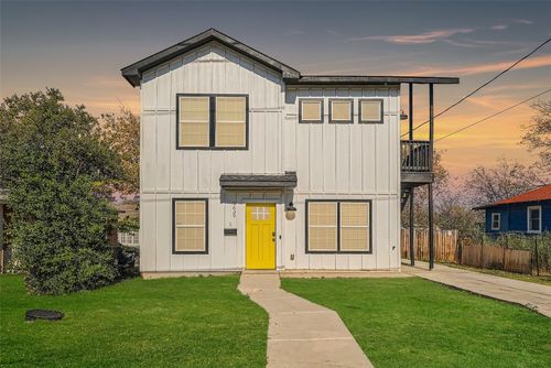 2639 E Commerce St, San Antonio, TX, 78203-2101 | Card Image