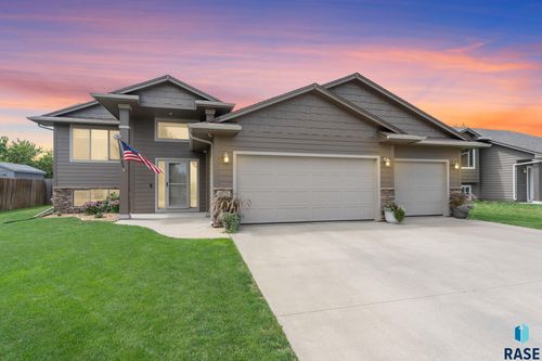 605 Cedar Ridge Ct, Harrisburg, SD, 57032 | Card Image