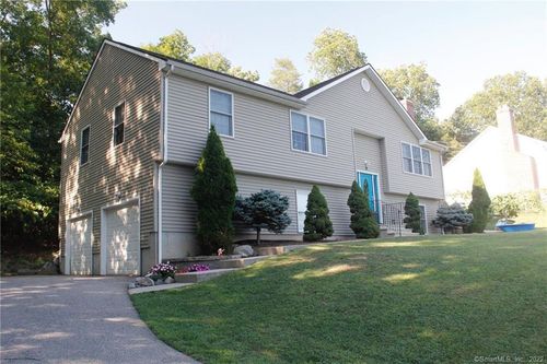 9 Ledgewood Ct, Norwich, CT, 06360-7115 | Card Image