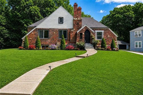 2252 E 77th Ter, Kansas City, MO, 64132-3441 | Card Image
