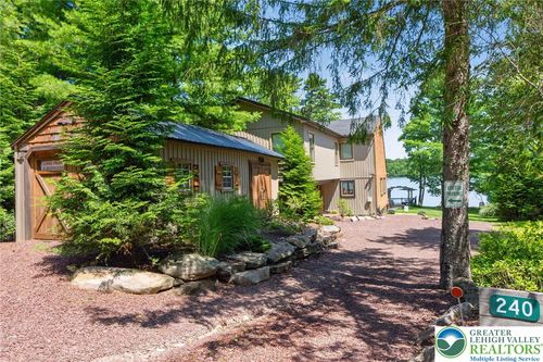 240 S Lake Dr, Lake Harmony, PA, 18624-2307 | Card Image