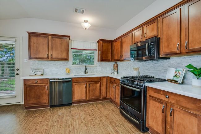 11120 Los Comancheros Rd, House other with 4 bedrooms, 2 bathrooms and 4 parking in Austin TX | Image 6
