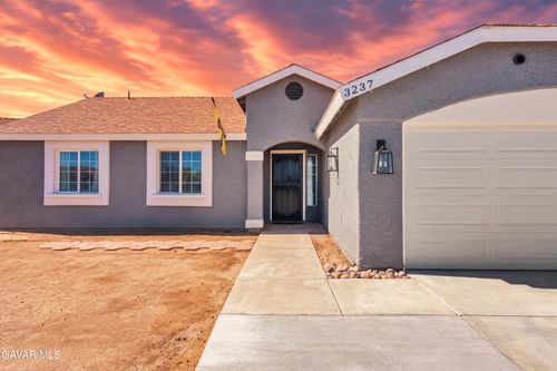 3237 Shady Vista Ln, Rosamond, CA, 93560 | Card Image