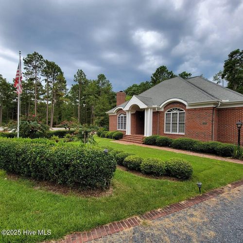 105 Keswick Ln, Pinehurst, NC, 28374-6704 | Card Image